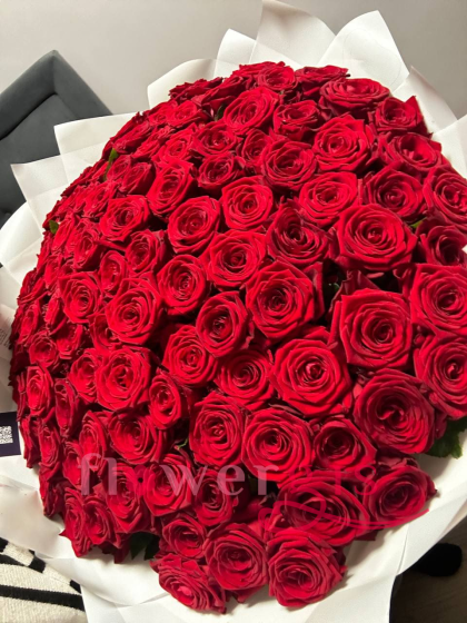 Подарок, который говорит «Я люблю» – 101 красная роза Red Naomi